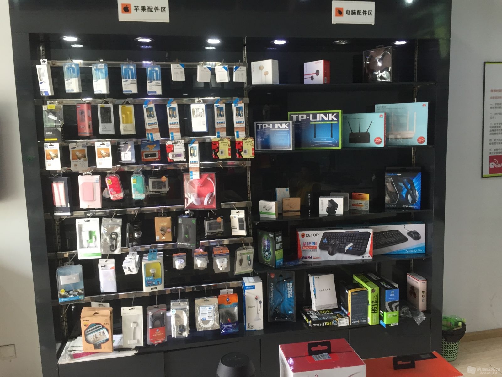 闭店清仓 手机电脑店的最后谢幕